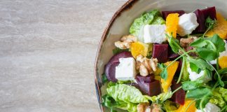 Catering dietetyczny – czym jest i czy warto się na niego zdecydować? catering dieta talerz