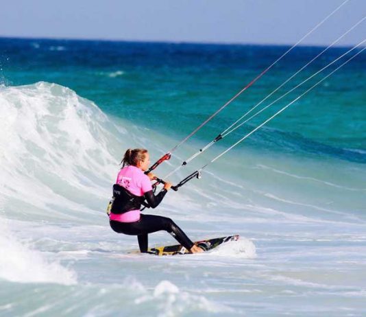 Kitesurfing: co wybrać – kurs czy obóz kitesurfingowy? kitesurfing nad morzem