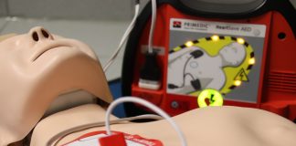 Pierwsza pomoc – dlaczego powinniśmy znać jej podstawy i jak się jej nauczyć? Pierwsza pomoc – dlaczego warto znać jej podstawy i jak się jej nauczyć? - obrazek wyróżniający
