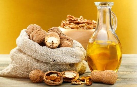 7 powodów, dla których warto zainteresować się olejem z orzechów włoskich orzechy olej