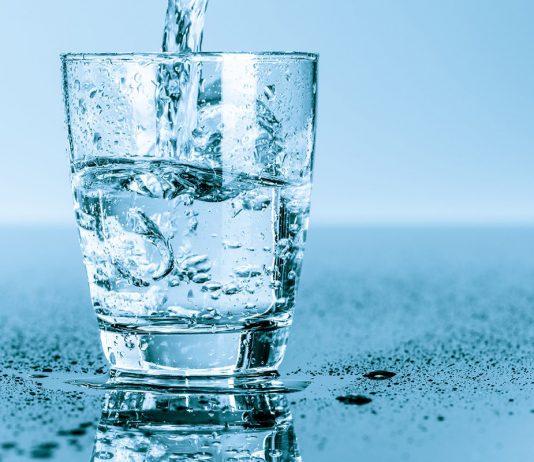 Woda alkaliczna – jak ją uzyskać? – to nurtujace wiele osób pytanie woda alkaliczna