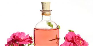 Woda różana do twarzy – Cudowne właściwości i zastosowanie woda rozana dzialanie sklep zdrowie