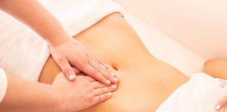 Masaż limfatyczny: na czym polega i czemu służy? Masaż limfatyczny brzucha u kobiety