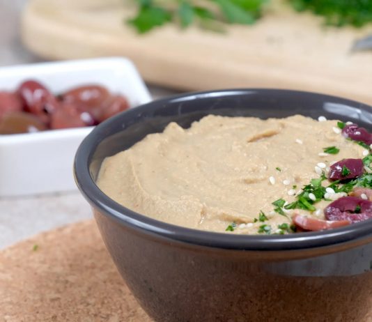 Humus z oliwkami i suszonymi pomidorami – przepis zdrowy hummus do jedzenia przepis