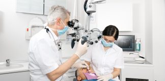 Jak stać się skutecznym i godnym zaufania specjalistą od endoprotetyki? endoprotetyka zęby pacjent