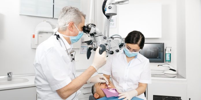 endoprotetyka zęby pacjent