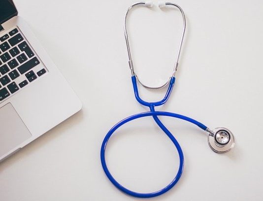 Jakie zalety mają wizyty domowe internisty? internista leczenie