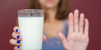 Chcesz mieć trądzik – pij mleko! niezdrowe mleko czy pić mleko