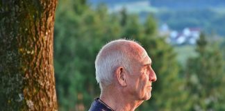 Jak opiekować się osobą starszą? O czym należy pamiętać, decydując się na opiekę nad seniorem w warunkach domowych? senior opieka