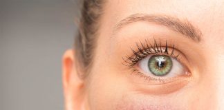 Trądzik różowany – 5 popularnych objawów, leczenie tradzik rozowaty kobieta