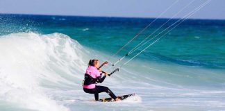 Kitesurfing: co wybrać – kurs czy obóz kitesurfingowy? kitesurfing nad morzem