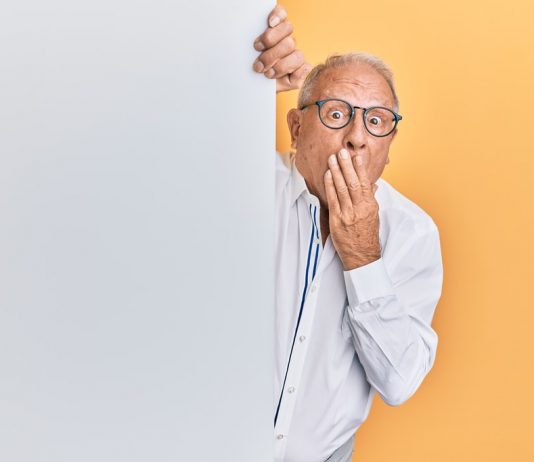 Turnusy rehabilitacyjne dla seniorów starszy Pan patrzy