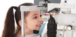 Jak przygotować dziecko na pierwszą wizytę u okulisty? dziecko u okulisty