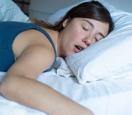 Co zrobić, żeby nie chrapać? Zdrowotne rady na chrapanie sposoby na chrapanie