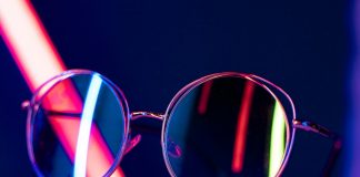 Antyrefleks w okularach – czy jest niezbędny? okulary antyrefleks zdrowie