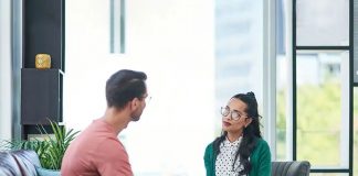 Terapia uzależnień – 5 wskazówek, jak wybrać ośrodek pacjent lekarz uzależnienia