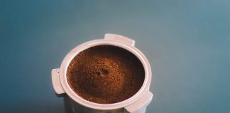 Jak wykorzystać fusy po kawie? Sprawdź ciekawe sposoby! zdrowotne zastosowanie fusów po kawie