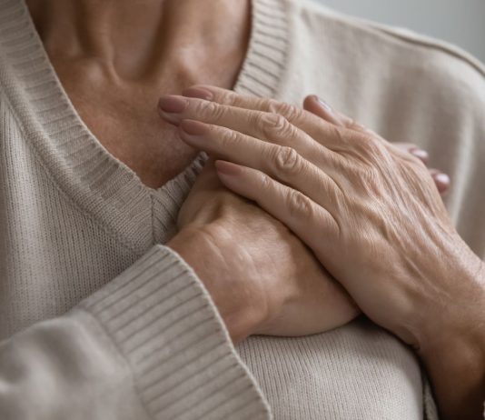 Wprowadzenie do defibrylatora AED – jak działa to urządzenie? defibrylatory półautomatyczne i automatyczne