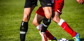 Klucz do zwycięstwa: właściwy wybór akcesoriów sportowych pilkarz buty korki