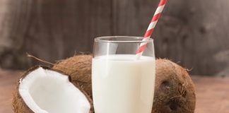 Naturalne alternatywy dla mleka i jogurtów mlecznych – Nie męcz już tych krów! mleko kokosowe zastąp mleko krowie