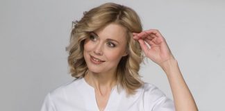 Bluzy medyczne – czy moda idzie w parze z funkcjonalnością w branży medycznej? Bluza medyczna