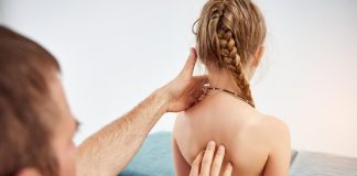 Skolioza u dzieci – rodzaje, przyczyny i zapobieganie. Co warto wiedzieć? skolioza u dziecka