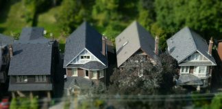 Okna połaciowe w domu jednorodzinnym. Właściwy dobór okien dla poddasza zdrowe okna