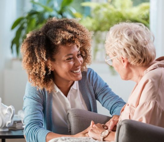 Bezpieczny i odpowiedzialny wybór agencji opiekuńczej praca opieka