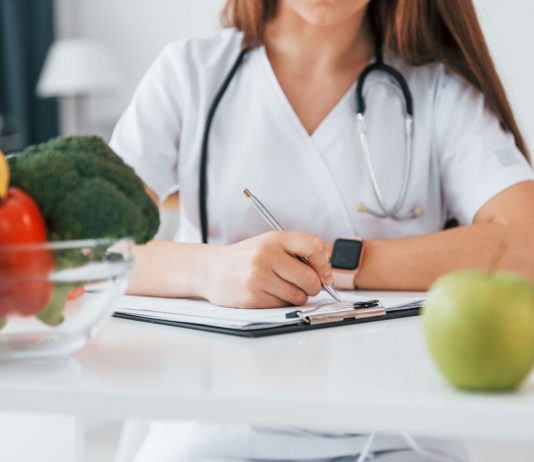Dlaczego warto skorzystać z wizyty u dietetyka? dietetyk - personalizacja diety