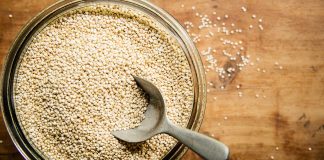 Komosa ryżowa z mleczkiem kokosowym – przepis na zdrowy posiłek bogaty w białko i dobre tłuszcze Słodka komosa z kokosem to zdrowie