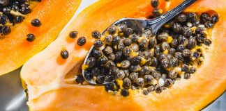 Pestki papai – właściwości odżywcze, bezpieczeństwo spożycia i sposoby wykorzystania w kuchni Pestki papai można bezpiecznie spożywać na surowo