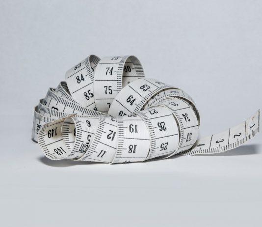 Domowy pomiar glukozy na czczo – sprawdź poranny poziom cukru we krwi Pomiar cukru na czczo wykonuje się rano przed spożyciem jakiegokolwiek posiłku