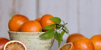 Jak prawidłowo nakładać serum witaminowe – przewodnik wydajnej aplikacji Serum witaminowe skutecznie odżywia i regeneruje skórę poprzez precyzyjną aplikację składników aktywnych