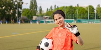 Jak wybrać rękawice bramkarskie, które podniosą Twój poziom gry? dobre rekawice