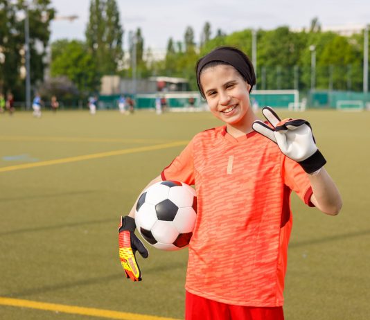 Jak wybrać rękawice bramkarskie, które podniosą Twój poziom gry? dobre rekawice
