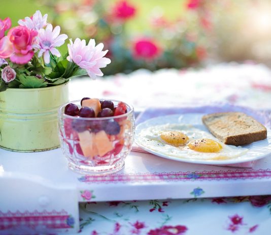 Poranny rytuał zdrowotny: nawyki, które odmienią Twój dzień i wzmocnią organizm Energiczny jogging o świcie dodaje sił i pobudza organizm na cały dzień