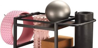 Mata i bloki do jogi – Top akcesoria na start swojej przygody z jogą Mata i wygodny strój to podstawowe wyposażenie każdego początkującego jogina