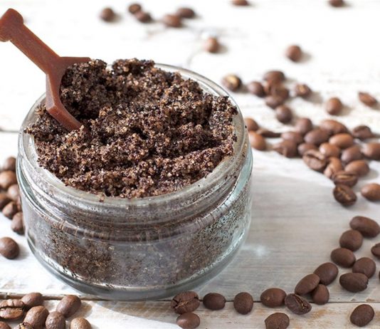 Naturalne peelingi kawowe – sposób na jędrne ciało i walkę z cellulitem peelingi kawowe