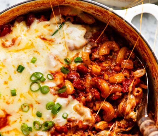 Ekspresowe dania jednogarnkowe – zbilansowane posiłki w 30 minut dla osób żyjących w ciągłym biegu Rozgrzewające gulasze i aromatyczne curry to szybki sposób na pożywny obiad z garnka