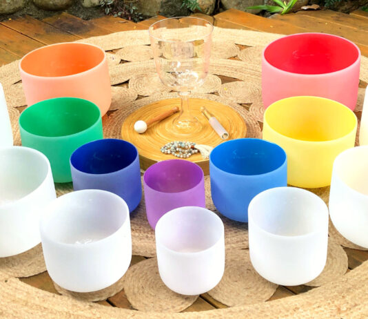 Kryształowe misy dźwiękowe: wybranie idealnej częstotliwości hz dla zdrowia i harmonii ciała Kryształowe misy dźwiękowe