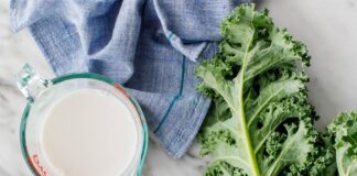 Mistrzowskie kompozycje zdrowych Smoothie – szczegóły świetnych połączeń smakowych i odżywczych Wybierz świeże owoce, warzywa i superfood, następnie zmiksuj je z naturalnym jogurtem