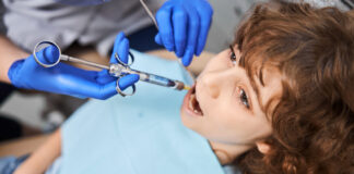 Czas działania znieczulenia dentystycznego: od zabiegu do powrotu czucia w jamie ustnej Znieczulenie stomatologiczne zazwyczaj utrzymuje się od 2 do 4 godzin po zabiegu