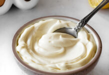 Domowy majonez: smakowita alternatywa pełna zdrowia i naturalnych składników Domowy majonez zawiera świeże składniki i jest wolny od zbędnych konserwantów