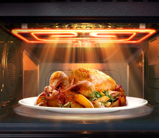 Gotowanie w mikrofali – czy naprawdę niszczy witaminy i smak potraw? Gotowanie w mikrofali