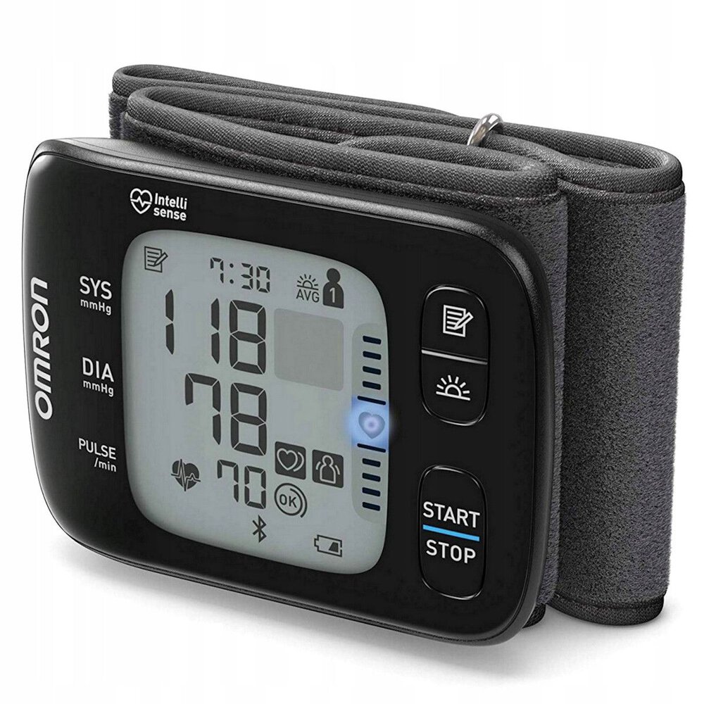 Szeroki manżet Intelli Wrap ciśnieniomierza Omron RS7 rozłożony na płasko