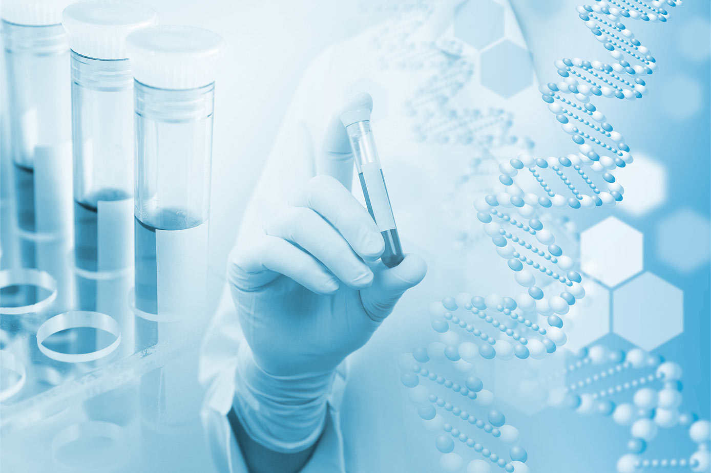 domowy test genetyczny ze śliną młody mężczyzna oddający ślinę do zestawu domowego testu genetycznego