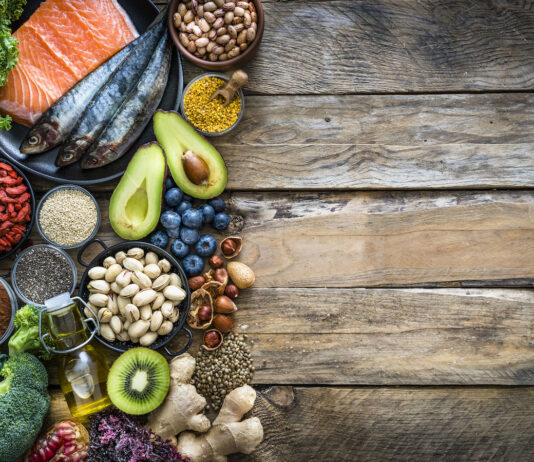 Białko roślinne – gdzie go szukać i które produkty mają najwyższą zawielkość? ciecierzyca hummus bogaty w bialko