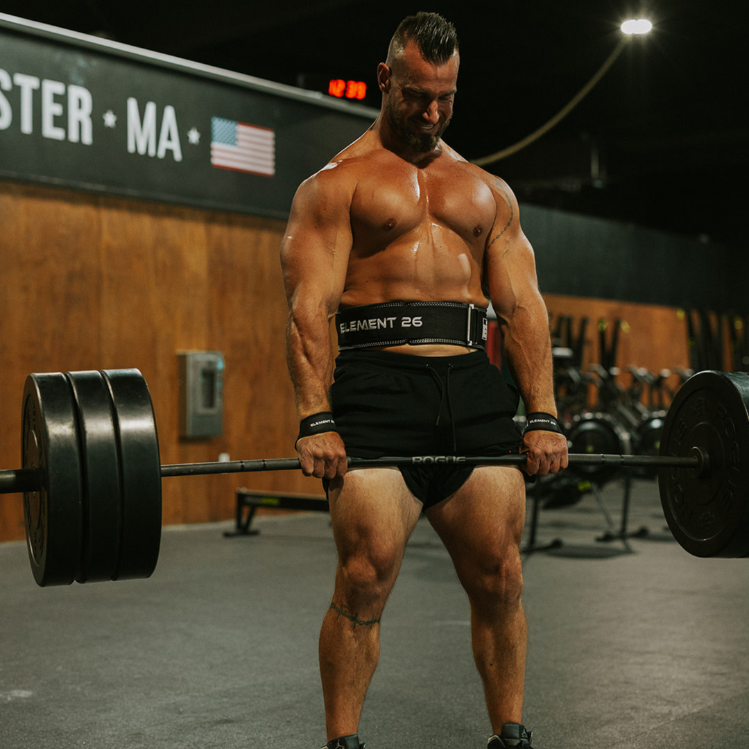 Uszkodzony pas pokazujący wytrzymałość skóry po wielu treningach siłowych