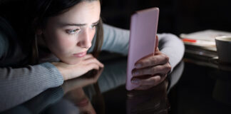 Lajki, komentarze, filtry – jak cyfrowe odbicia zniekształcają obraz, który masz o sobie? cyberprzemoc hejt na facebooku teen