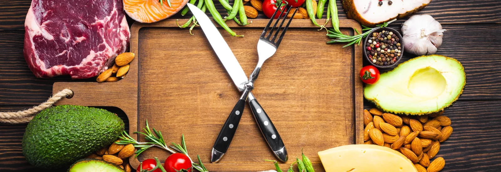 Przed i po zdjęcie sportowca szczuplejszego z większą muskulaturą po diecie paleo